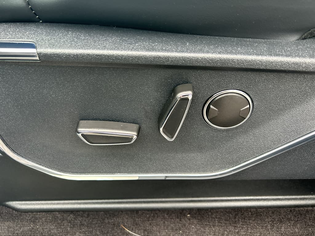 2023 Ford F-150 Lightning view 7