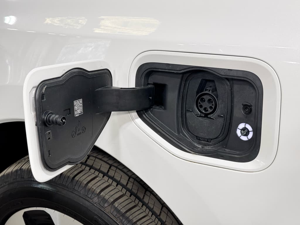 2022 Ford F-150 Lightning view 5