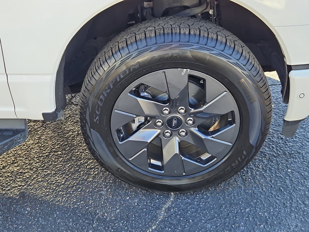 2022 Ford F-150 Lightning view 37