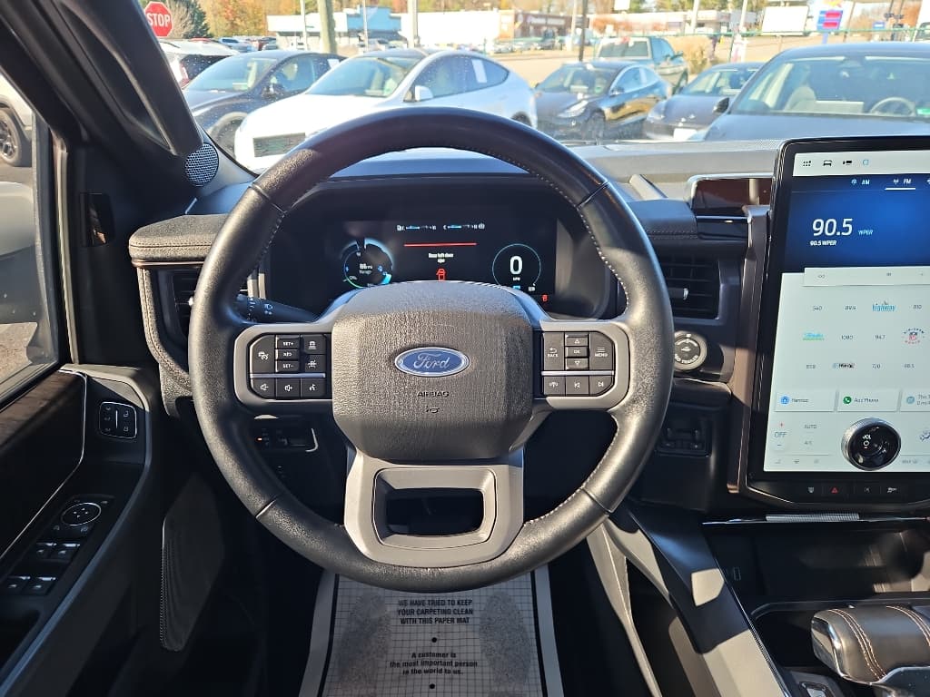 2022 Ford F-150 Lightning view 8