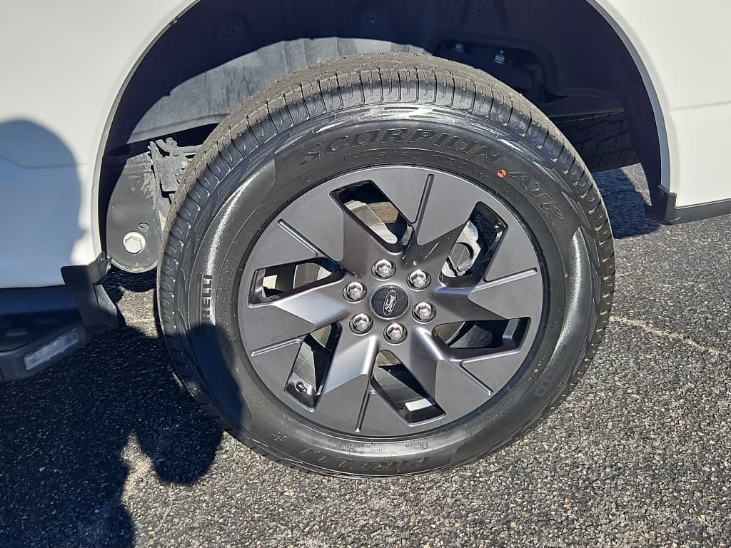 2022 Ford F-150 Lightning view 33