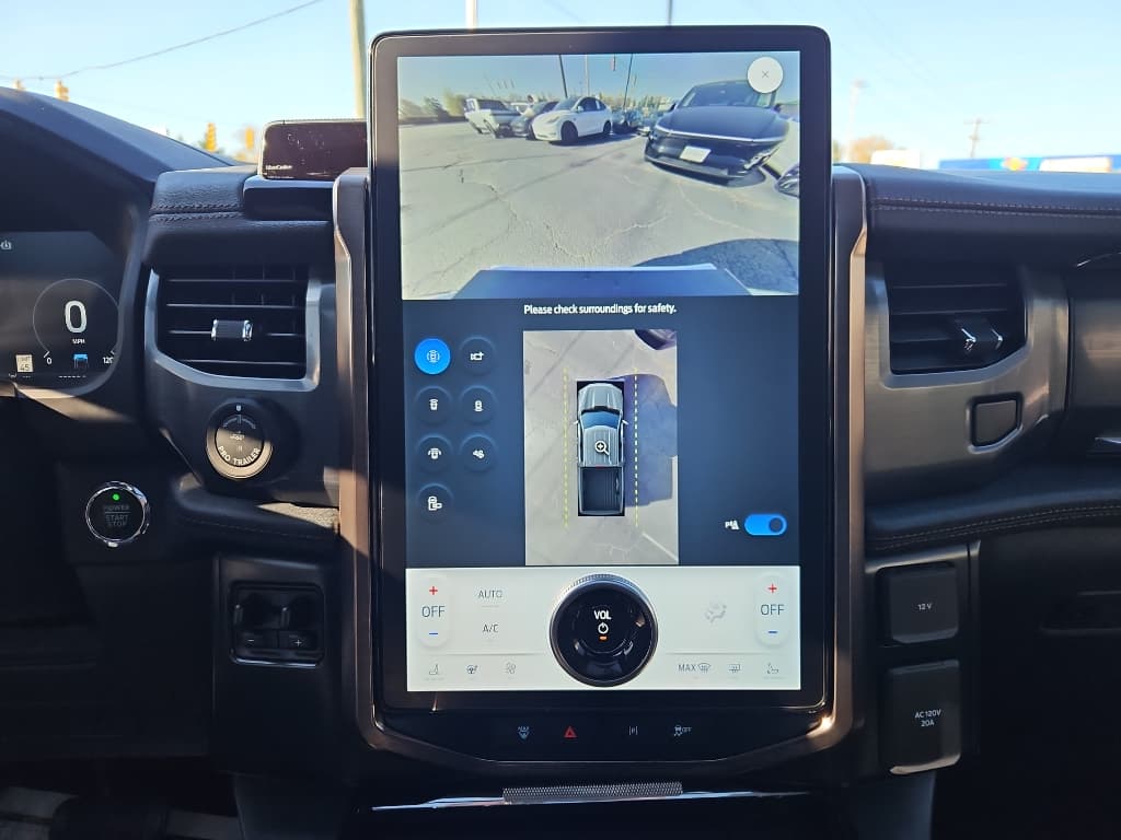 2022 Ford F-150 Lightning view 13