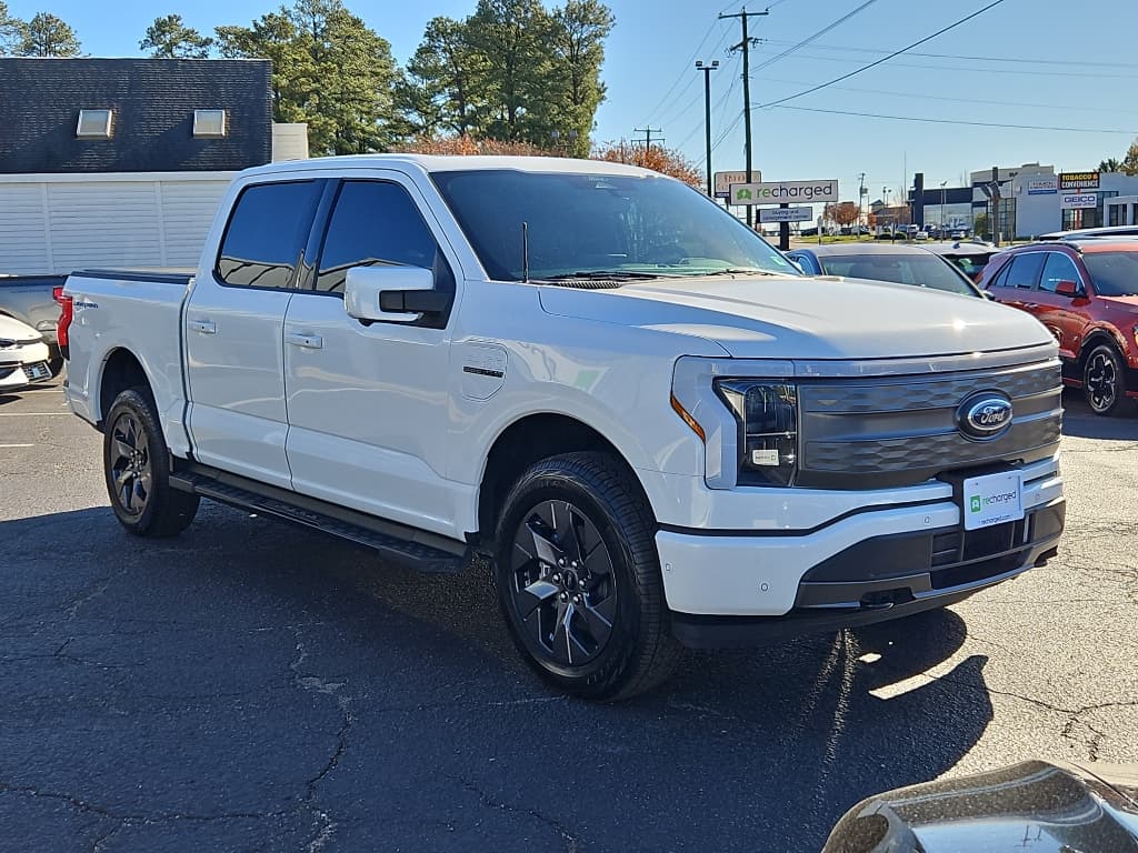 2022 Ford F-150 Lightning view 4