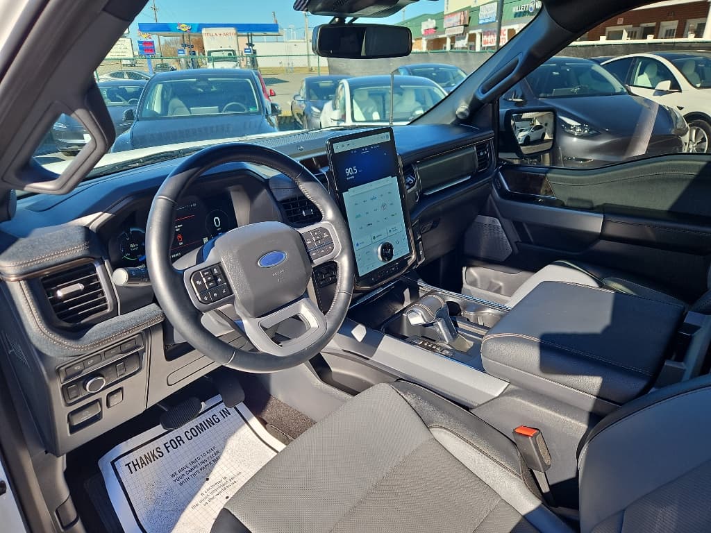 2022 Ford F-150 Lightning view 16