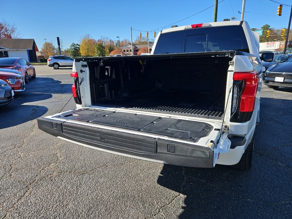 2022 Ford F-150 Lightning view 24