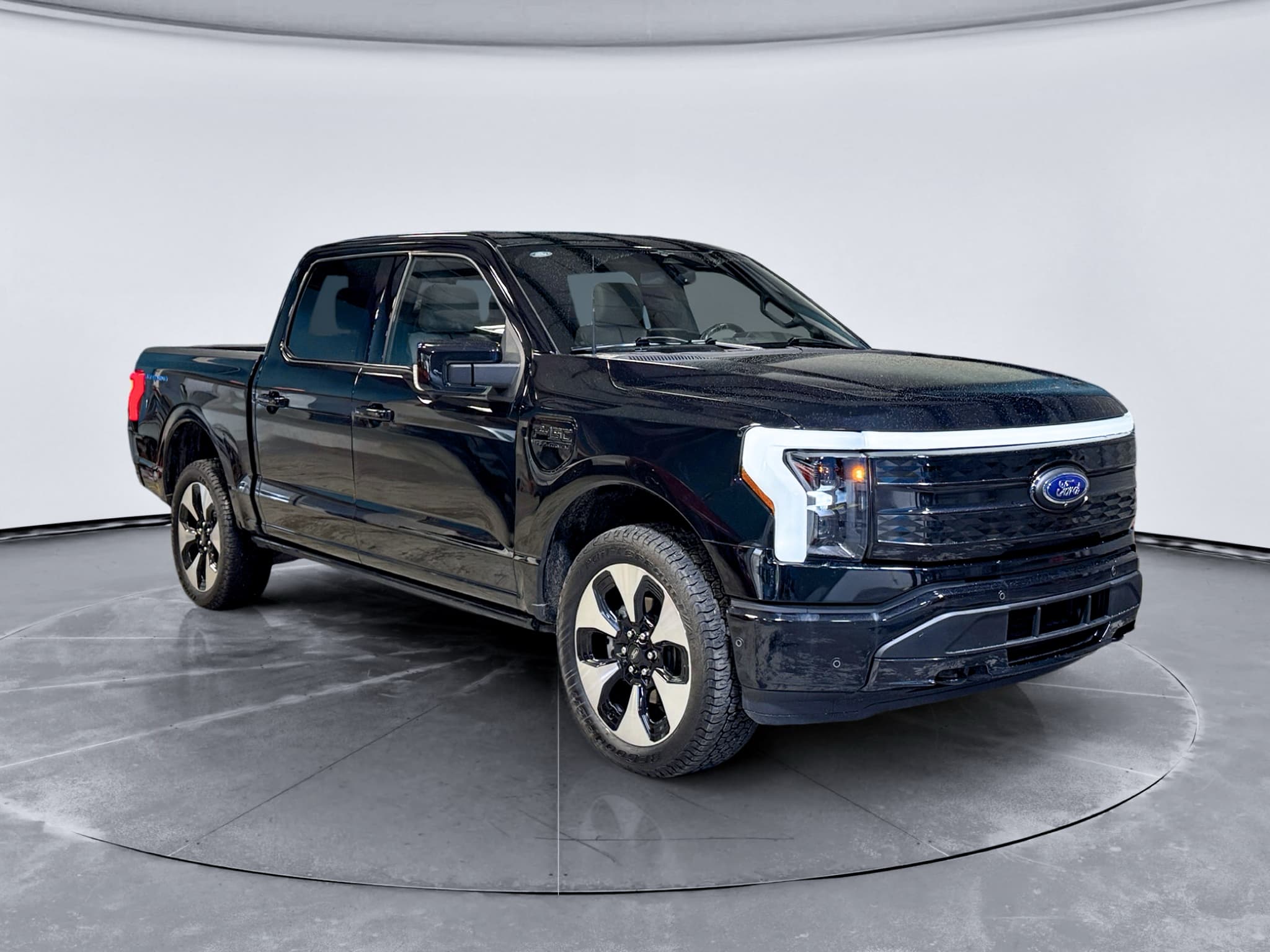 2023 Ford F-150 Lightning view 4