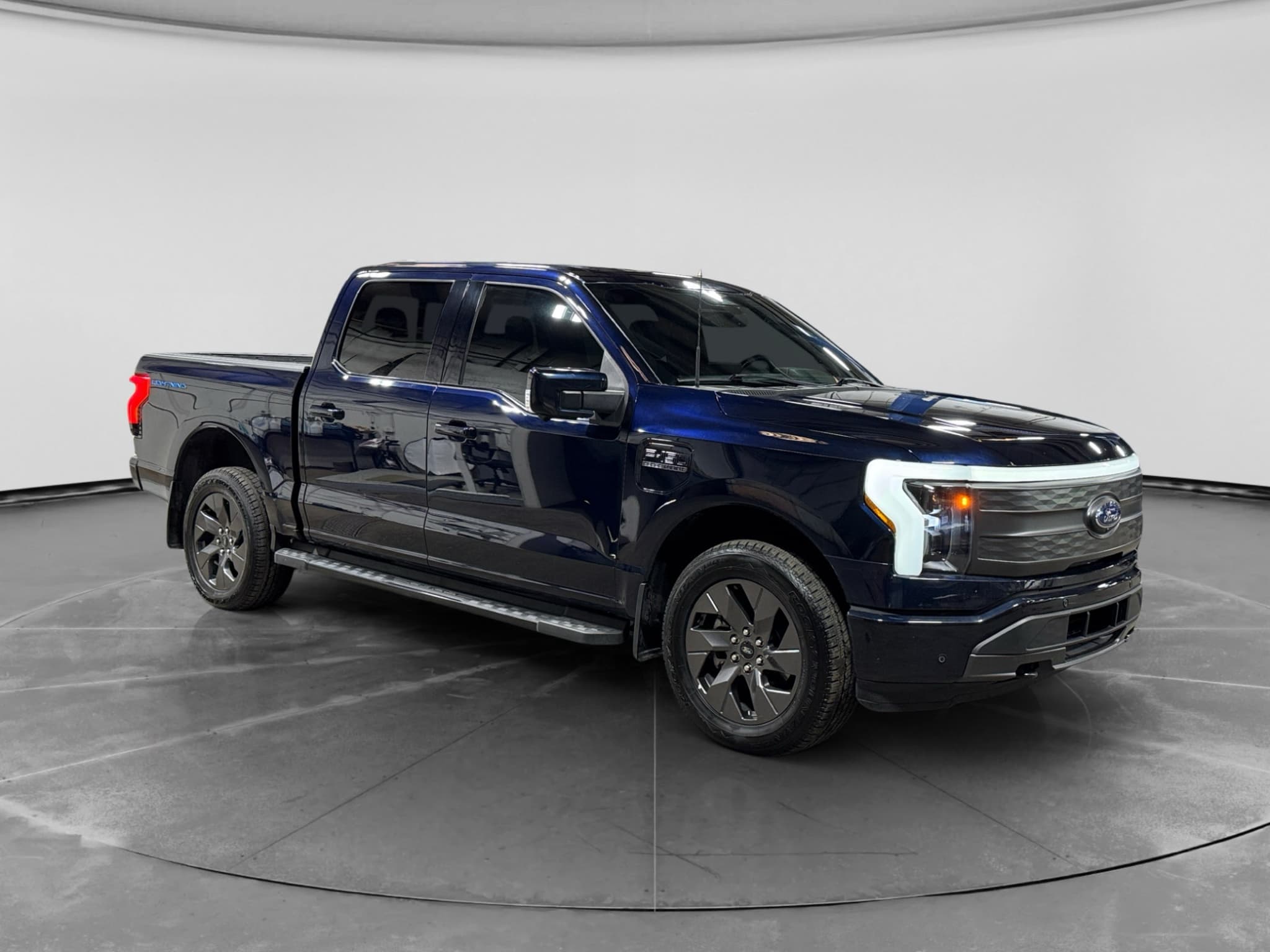 2023 Ford F-150 Lightning view 4