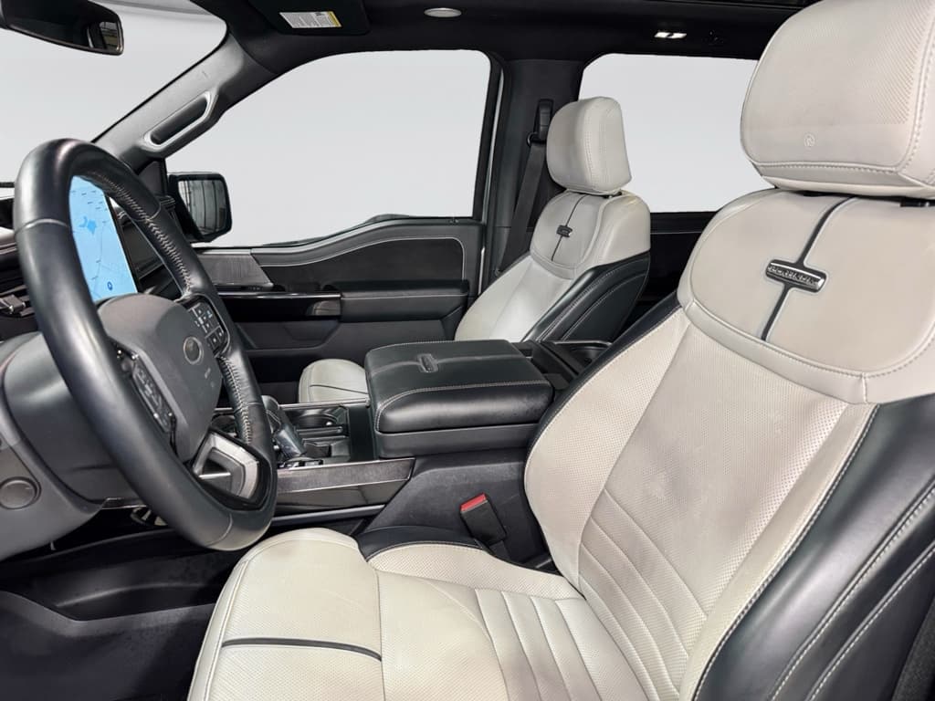 2023 Ford F-150 Lightning view 17