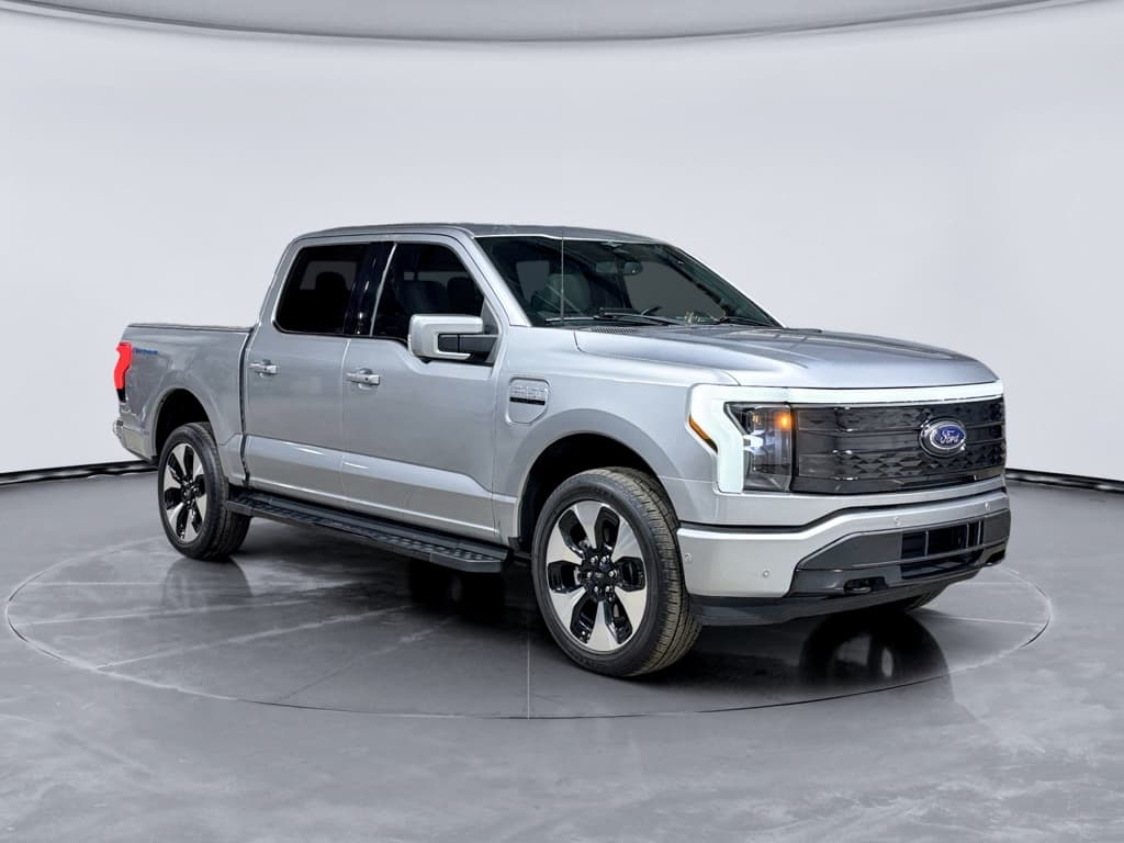 2023 Ford F-150 Lightning view 4