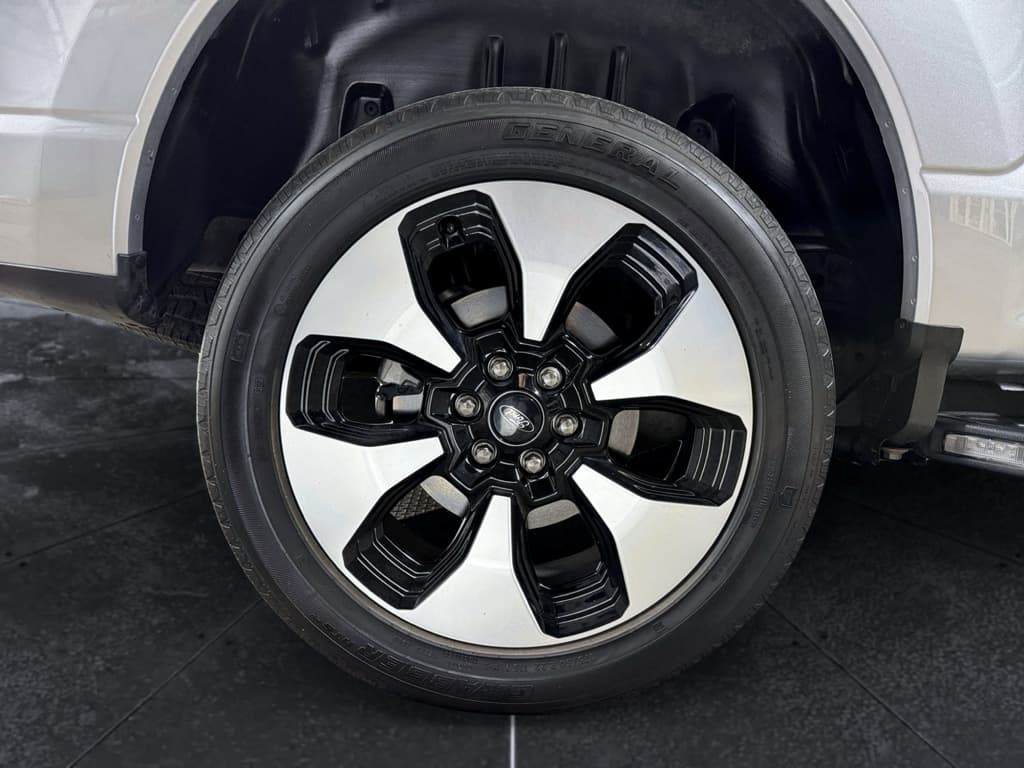 2023 Ford F-150 Lightning view 39