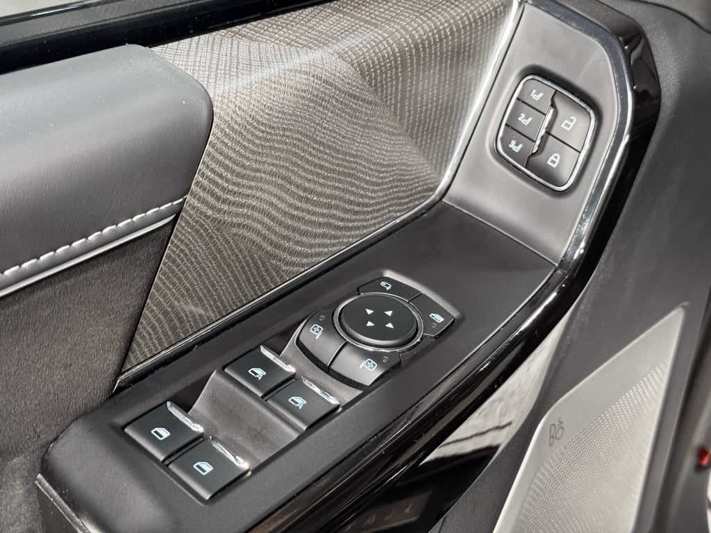 2023 Ford F-150 Lightning view 7