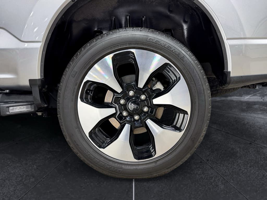 2023 Ford F-150 Lightning view 35