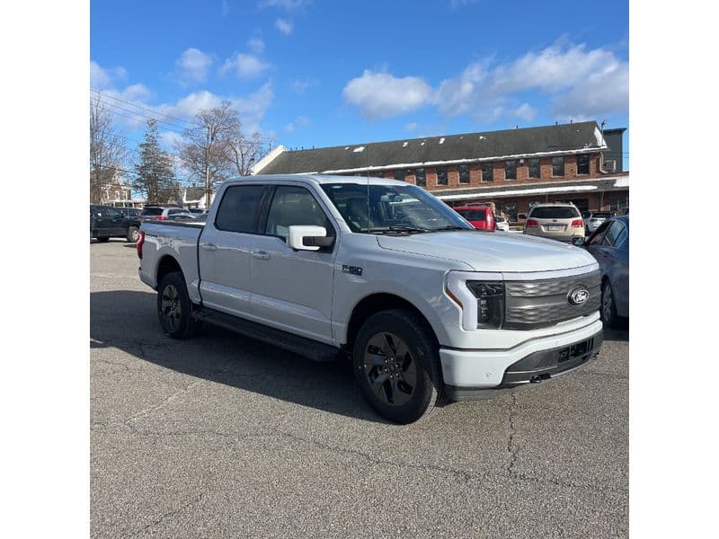 2025 Ford F-150 Lightning view 4