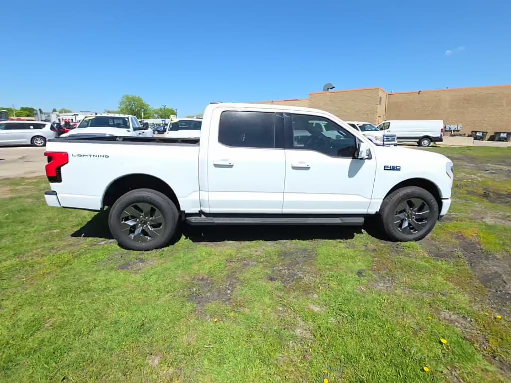 2025 Ford F-150 Lightning view 4