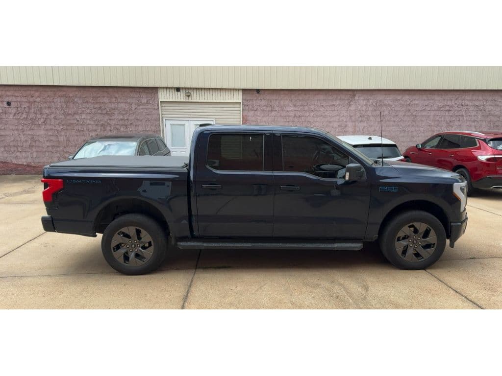 2024 Ford F-150 Lightning view 3