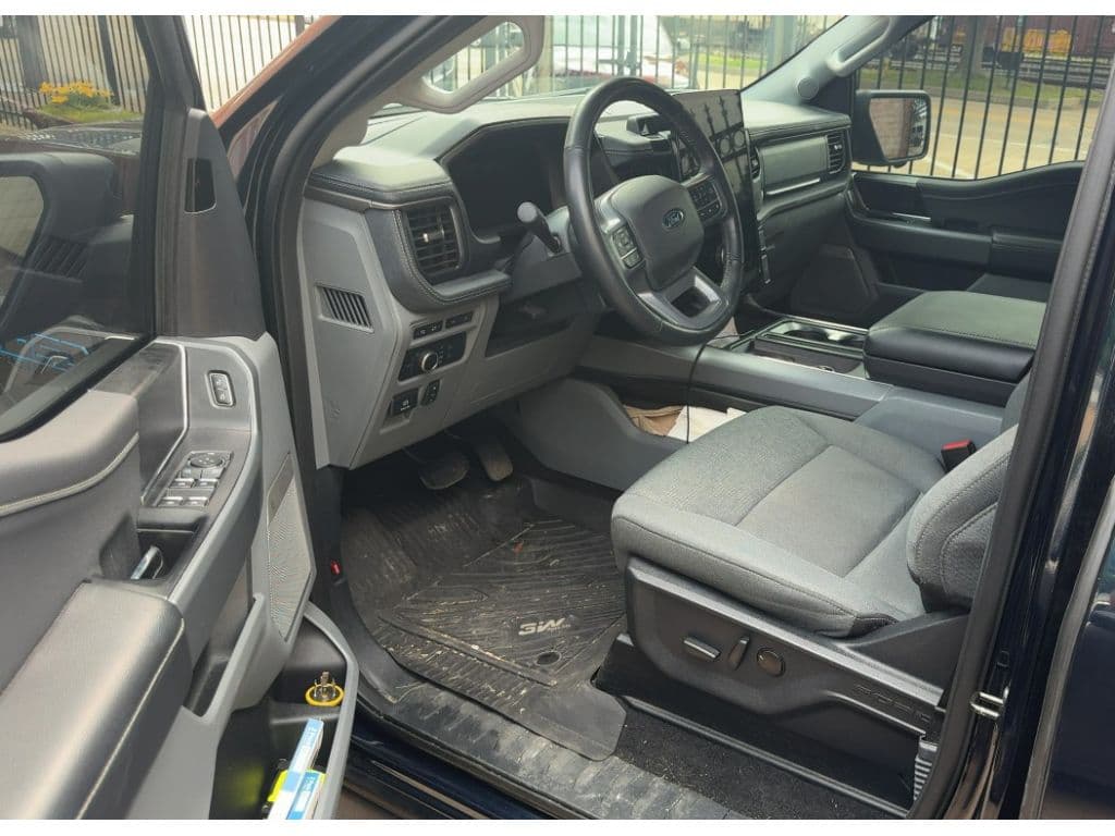 2024 Ford F-150 Lightning view 5