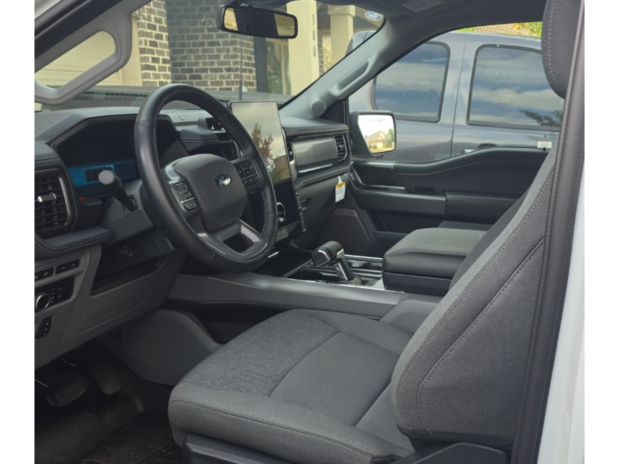 2024 Ford F-150 Lightning view 5