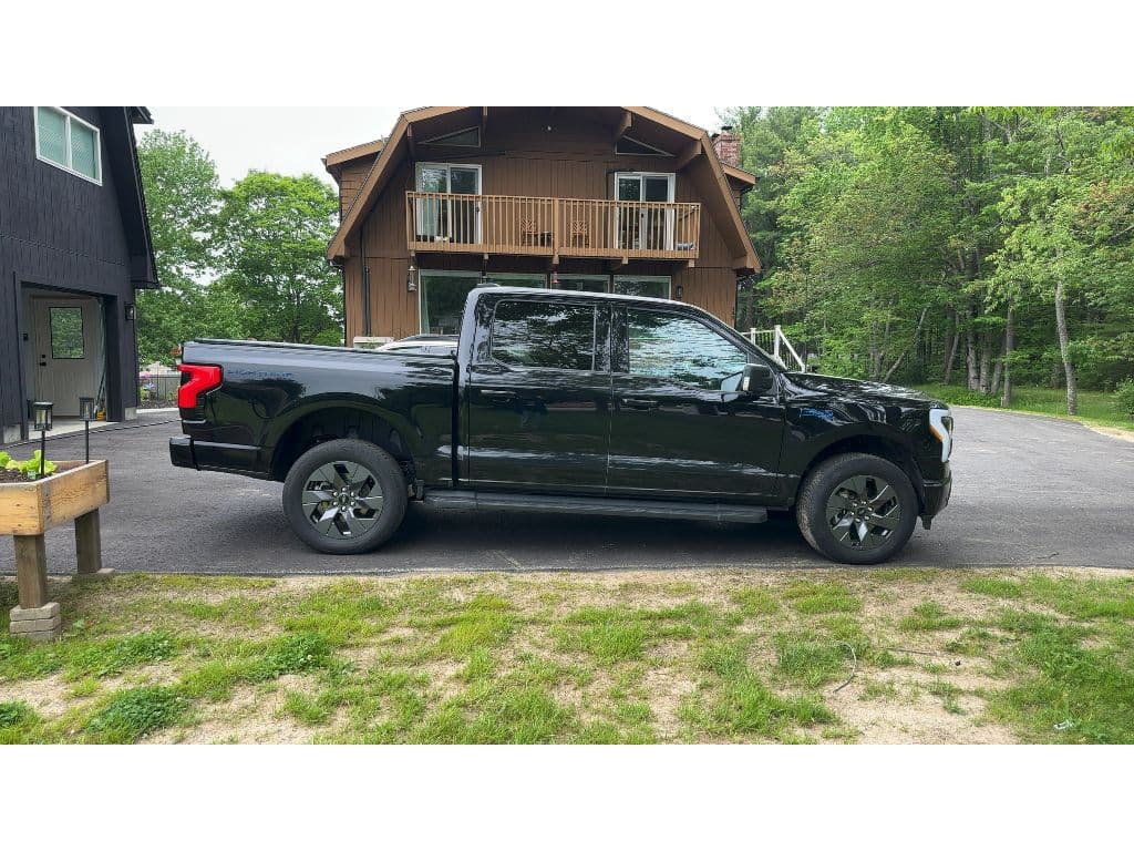 2024 Ford F-150 Lightning view 3
