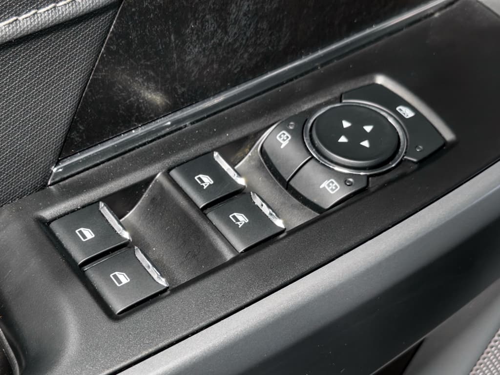2025 Ford F-150 Lightning view 7