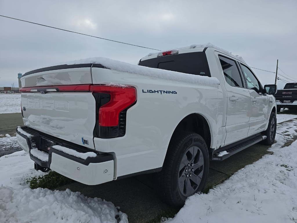2023 Ford F-150 Lightning view 3