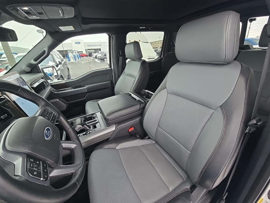 2023 Ford F-150 Lightning view 5