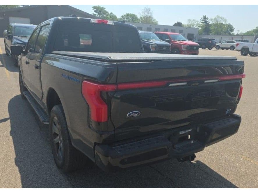 2023 Ford F-150 Lightning view 4