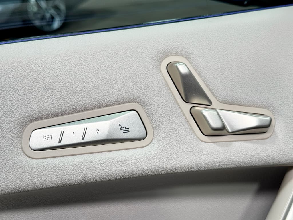 2024 BMW iX view 7