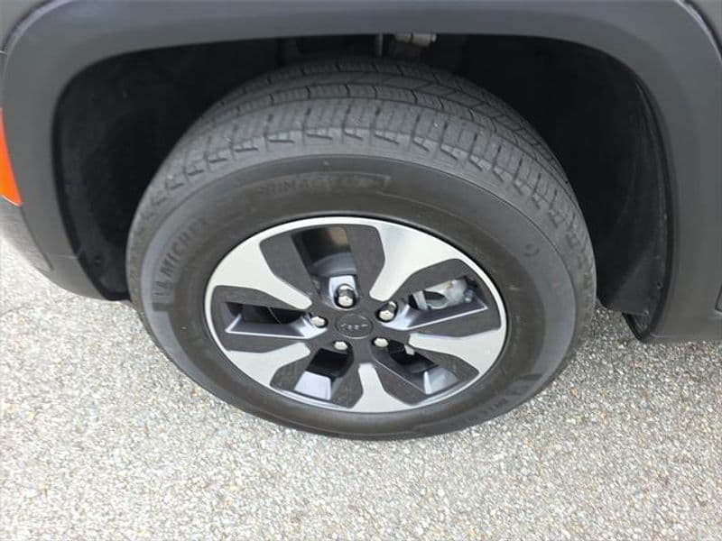 2024 Jeep Grand Cherokee 4xe view 12