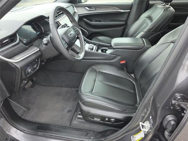 2024 Jeep Grand Cherokee 4xe view 13
