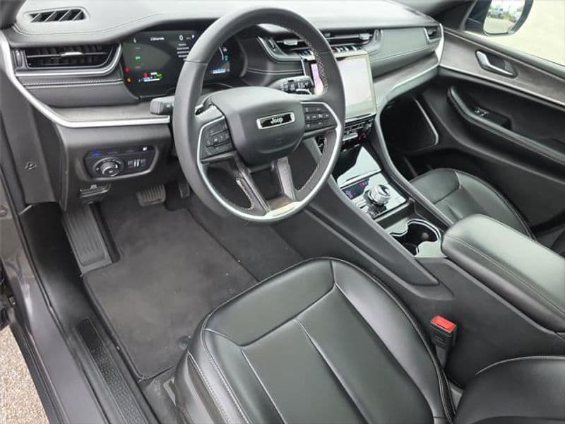 2024 Jeep Grand Cherokee 4xe view 14