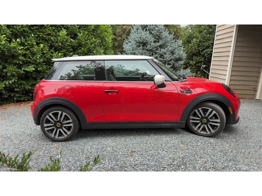 2022 MINI SE Hardtop view 3
