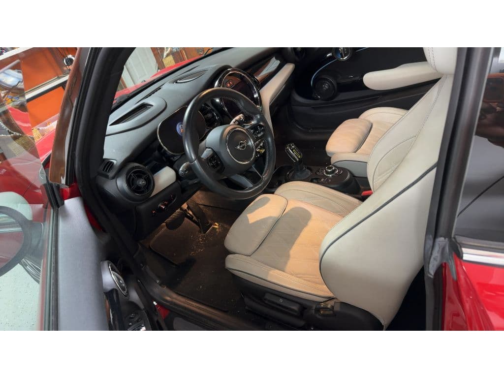 2022 MINI SE Hardtop view 5