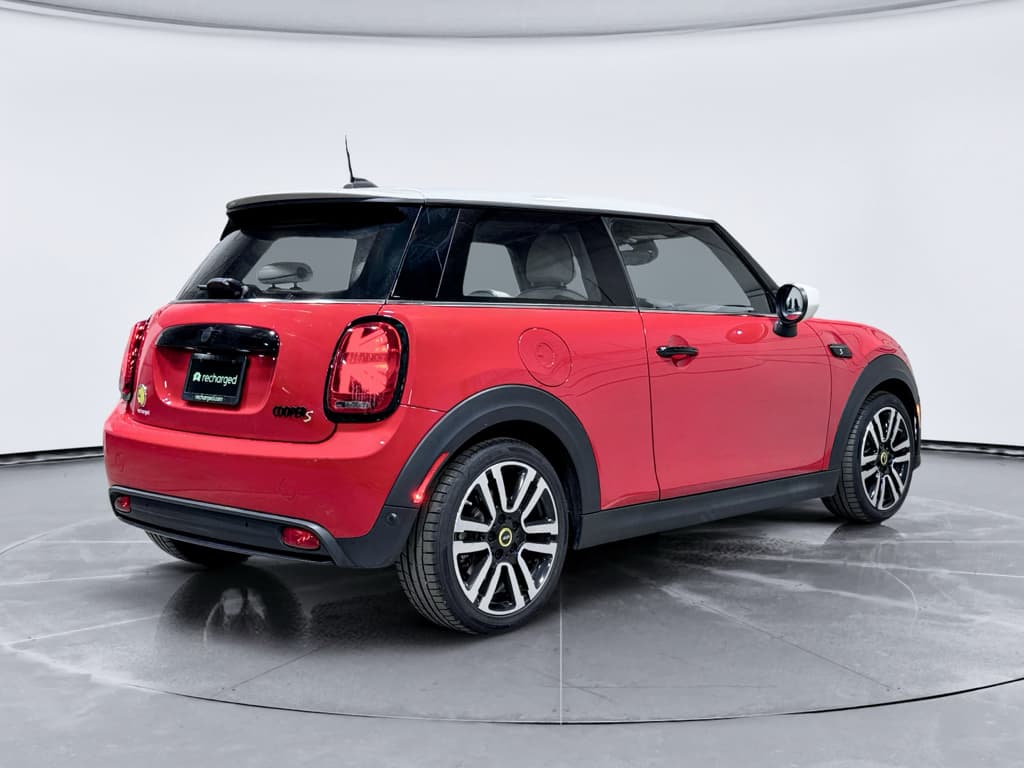 2022 MINI SE Hardtop view 3