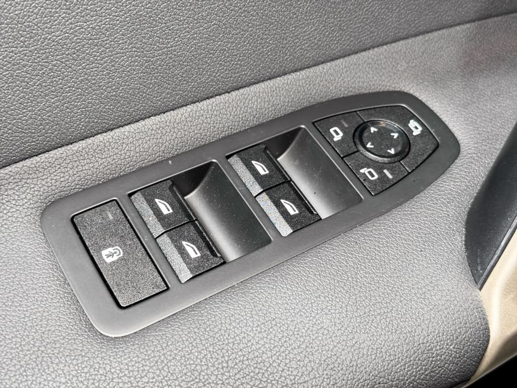 2025 BMW iX view 7