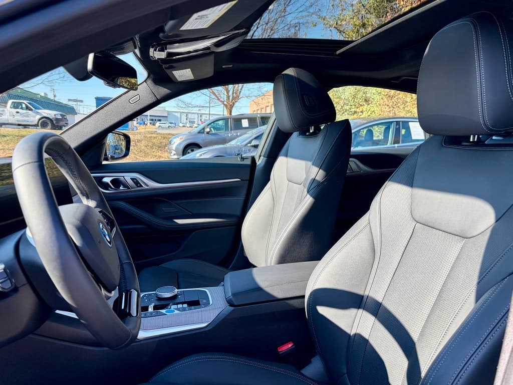 2025 BMW i4 view 17