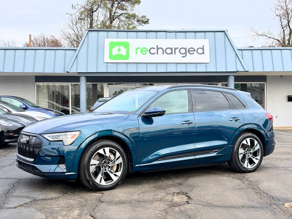 2022 Audi e-tron Premium's photo